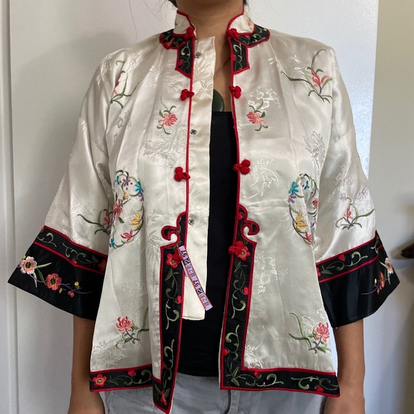 Beautiful embroidered Chinese top - Picture 1 of 10